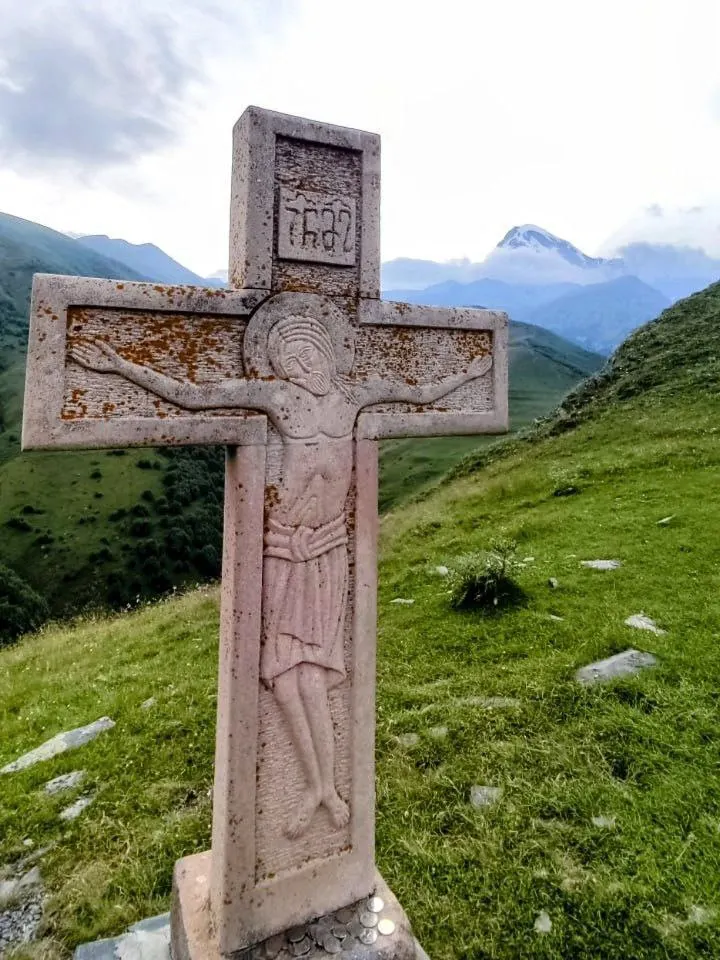 Панорама Казбеги с маршрута к Казбеку